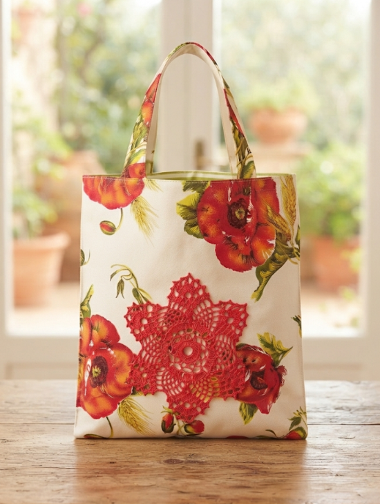 Borsa Fiori Rossi in cotone con stampa a papaveri e applicazione uncinetto rossa, vista frontale