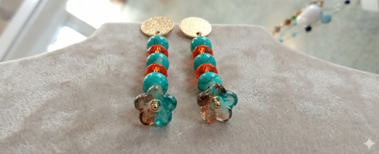 Orecchini Fiore Arancio e Turchese – Pietre e Cristalli Fatti a Mano